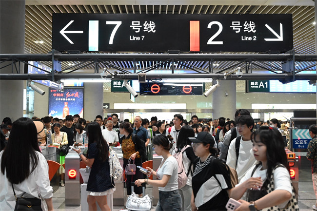 “五一”期間，成都軌道交通線網(wǎng)客流量增加。成都軌道集團(tuán)供圖