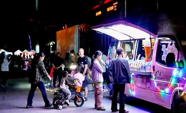 佛光夜市。李健學供圖