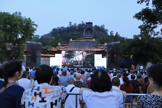 露天電影。李健學供圖