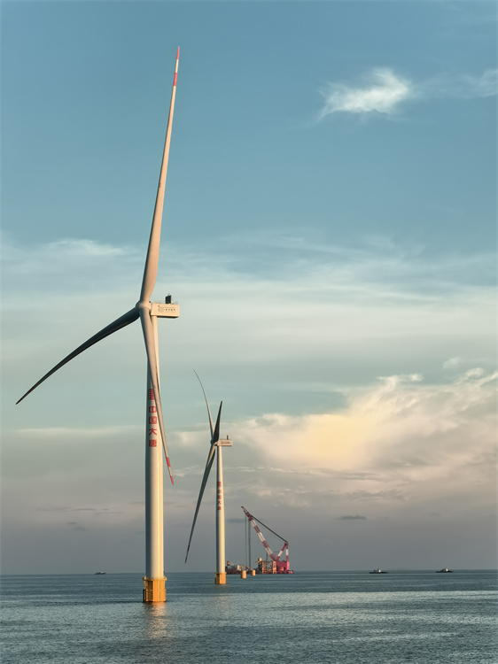 東方風(fēng)電自主研制的10兆瓦海上風(fēng)電機(jī)組。主辦方供圖