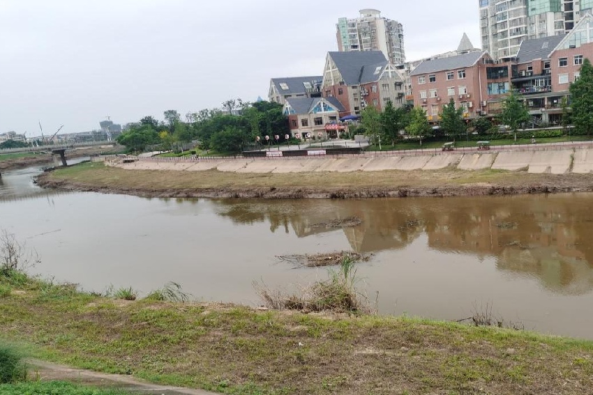 生態治理前的瓊江河道。遂寧市河長辦供圖