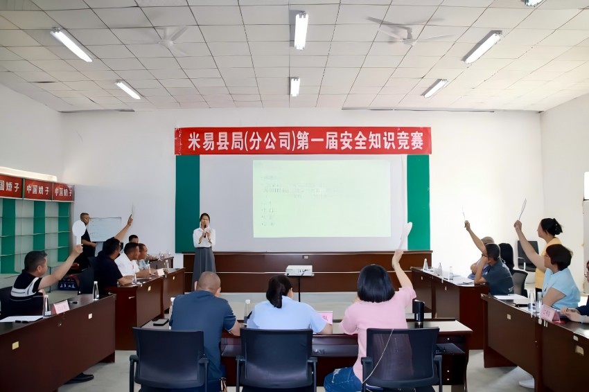 各隊伍正在踴躍搶答。米易縣煙草專賣局（分公司）供圖