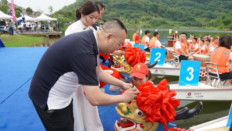 為龍點睛。江安縣融媒體中心供圖