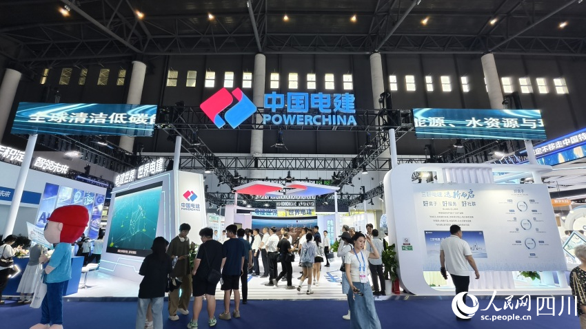 中國電建在西博會設置的“電建世界 世界電建”主題特裝展位。人民網 趙祖樂攝