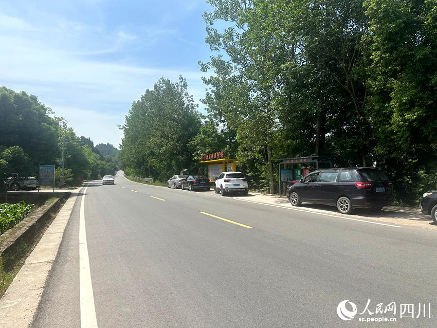 改造后的道路。人民網(wǎng)記者 王波攝