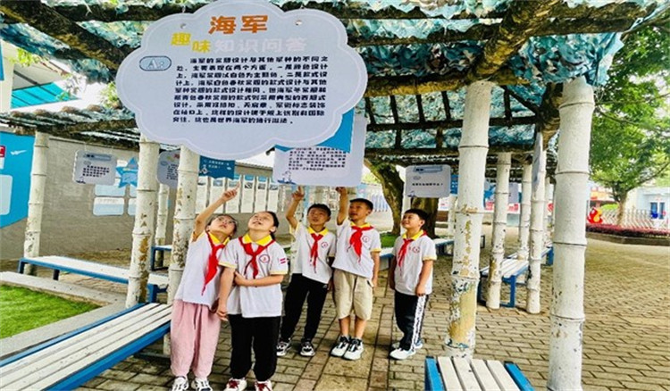 同學們“漫步”海洋知識長廊。任杰攝