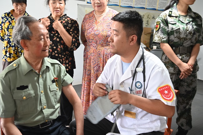 義診現場。蔣兵供圖