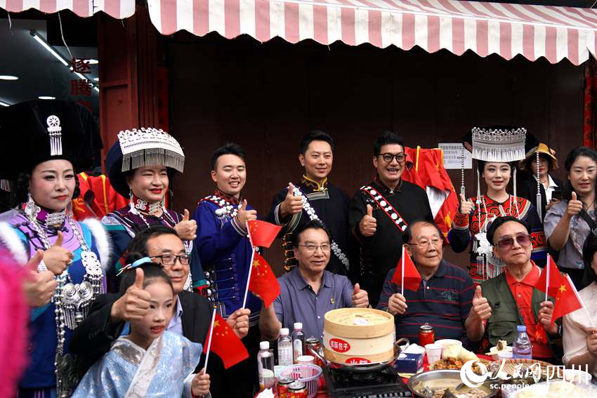 藥根宴吸引天南海北食客相聚會理。沙琳 攝 