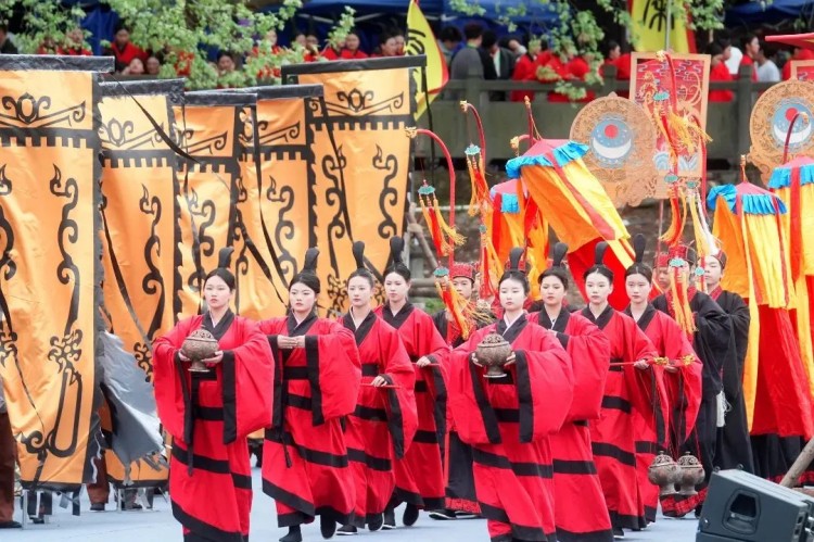 都江堰景區(qū)伏龍觀廣場將舉辦非遺項目展覽。成都市文廣旅局供圖
