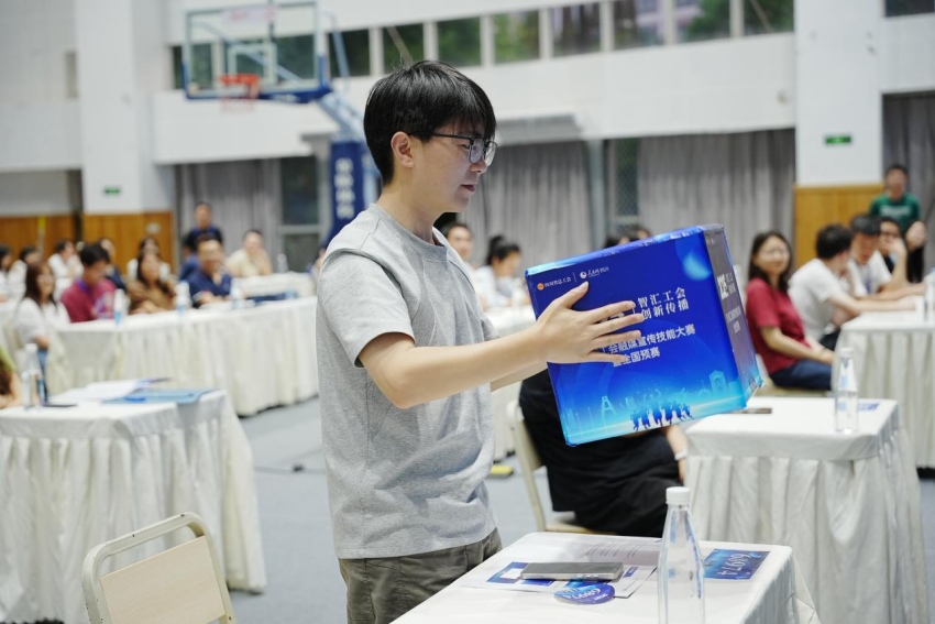 參賽選手抽簽現場。主辦方供圖 