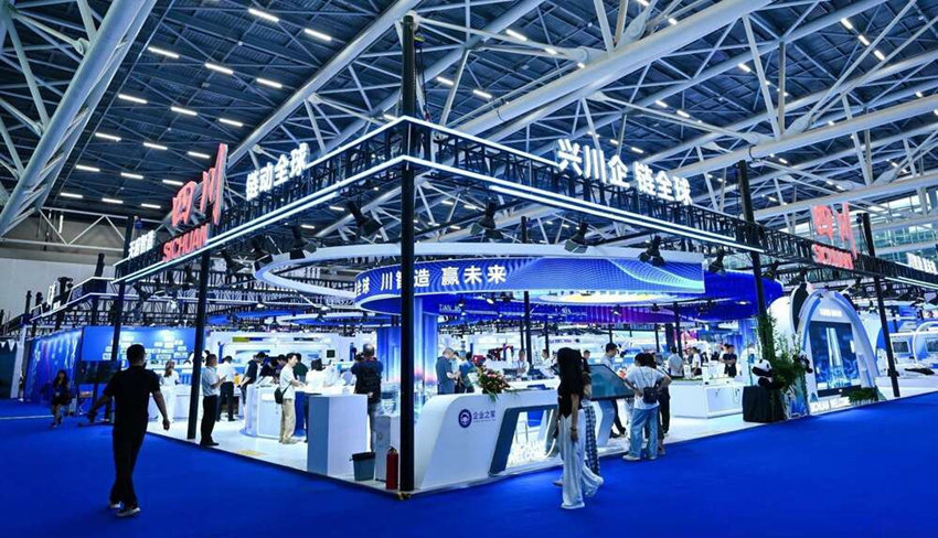 第二十屆中國國際中小企業(yè)博覽會四川展館人流如織。四川省經(jīng)濟(jì)和信息化廳供圖