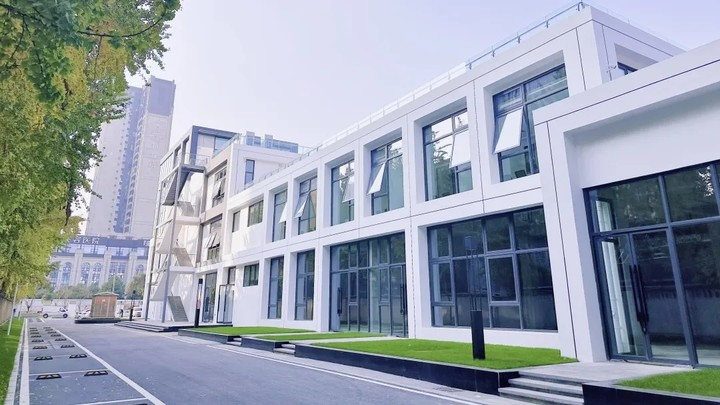 煥新的晶立方·新經(jīng)濟(jì)總部基地。成都城投俠客島供圖