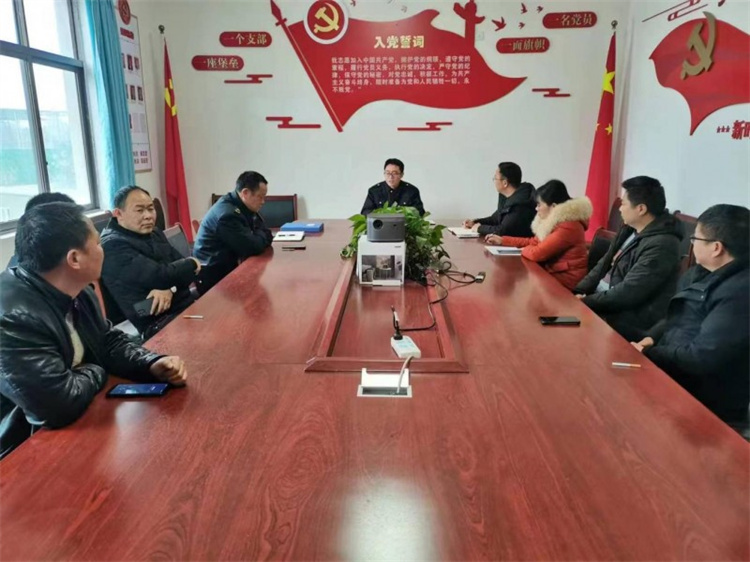 黨建指導員到支部指導黨建工作。楊鑫供圖