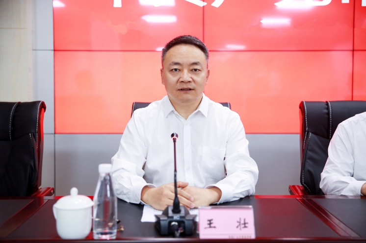 王壯介紹打造國際旅游城市相關(guān)情況。劉仁供圖