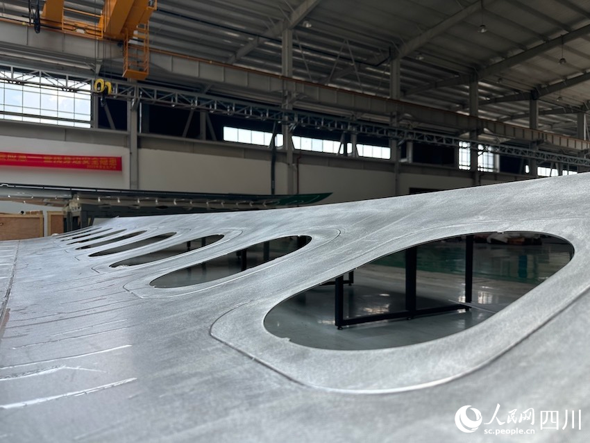 飛機(jī)蒙皮。人民網(wǎng)記者 王波攝