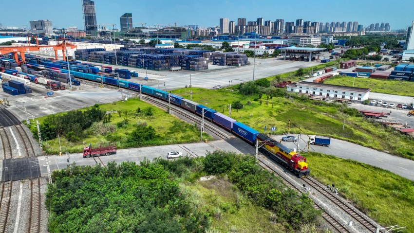 從成都國際鐵路港駛出的中歐班列。青白江區(qū)委宣傳部供圖