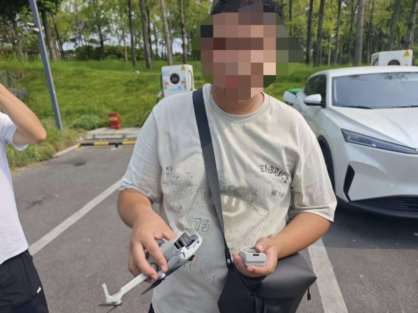 林某在天府大道南二段附近施飛無人機被處罰。成都市公安局供圖