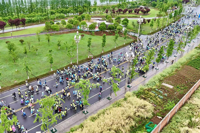 五四樂跑活動(dòng)現(xiàn)場(chǎng)。唐磊攝
