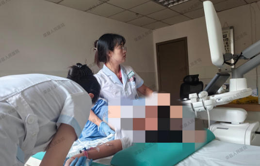 自貢榮縣人民醫院成功完成首例右心聲學造影檢查近日，自貢榮縣人民醫院首次為一名偏頭痛患者實行右心聲學造影檢查。此項技術為該院首例，填補了醫院超聲科檢查技術空白。
