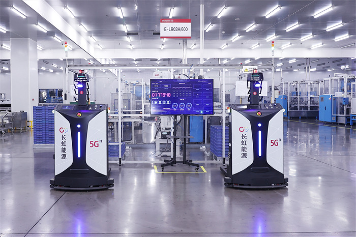 長虹新能源5G工廠高倍率圓柱鋰電池服務(wù)無人機(jī)與電動設(shè)備等。長虹供圖